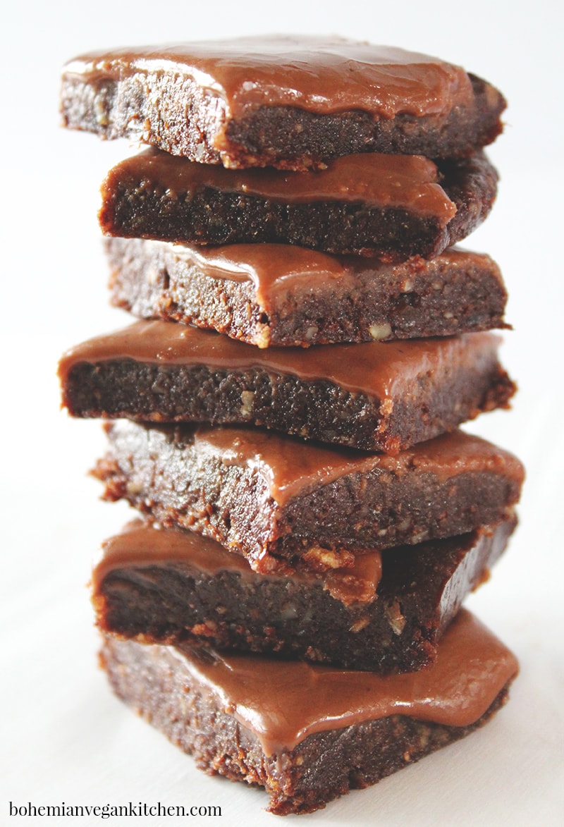 These flourless vegan brownies are just like chocolate heaven! Completely gluten-free, you don't have to worry about baking either- whip these brownies up in only 15 minutes and get your chocolate fix. You can thank me later. #flourlessveganbrownies #flourlessvegandesserts #glutenfreeveganbrownies #veganbrownies #veganbrownieshealthy #veganbrownieseasy #bohemianvegankitchen