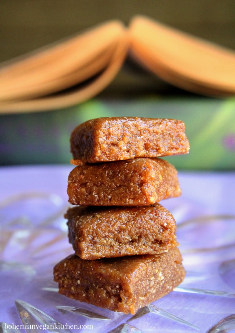 Cast a spell over your muggle friends by serving them up a few squares of this healthy vegan treacle fudge, which is naturally dairy-free, egg-free, soy-free, and gluten-free! Best part is this fudge requires no stove-top cooking or baking of any kind, making the experience truly magical. So give it a go- you'll soon be shouting "Accio fudge!' #harrypotterfudge #harrypotterfudgerecipe #harrypottervegan #harrypotterveganrecipes #harrypotterveganfood #treaclefudge #bohemianvegankitchen