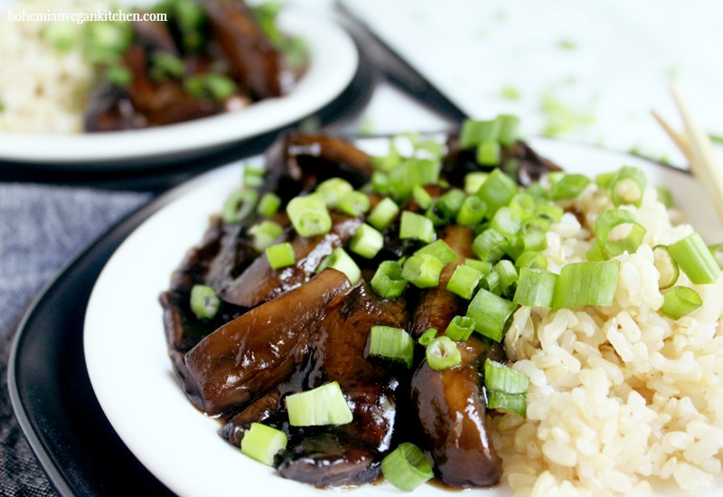 This week, don’t freak out about dinner- just make some vegan Mongolian Beef instead! This homemade takeout uses mushrooms instead of tofu or tempeh, and cuts the sugar (and cook time) in HALF. Perfect for busy families during the week, and easily customizable for any allergy. #veganmongolianbeef #veganmongolianbeefrecipe #veganasianrecipes #vegantakeoutrecipes #bohemianvegankitchen