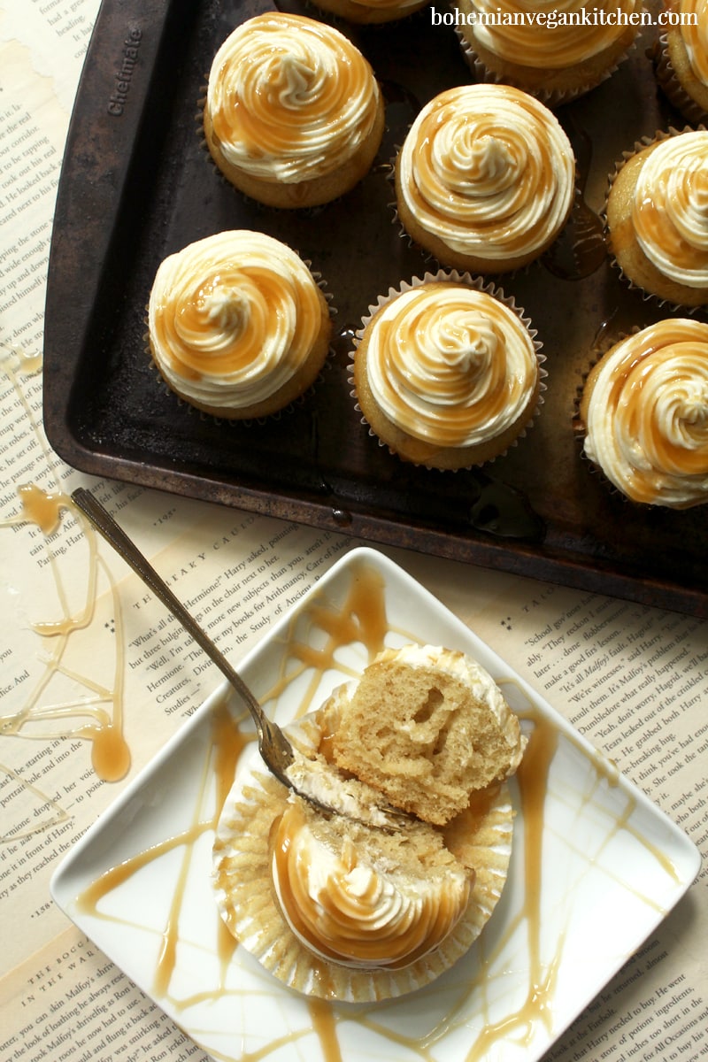 Enjoy any special occasion and impress muggles with these moan-worthy Harry Potter vegan cupcakes! In honor of the famous wizarding drink, these butterbeer cupcakes are simple to make and do not require any artificial ingredients. #harrypottervegan #harrypotterveganrecipes #harrypottervegancake #butterbeercupcakes #butterbeercupcakesvegan #butterbeercupcakeseasy #bohemianvegankitchen