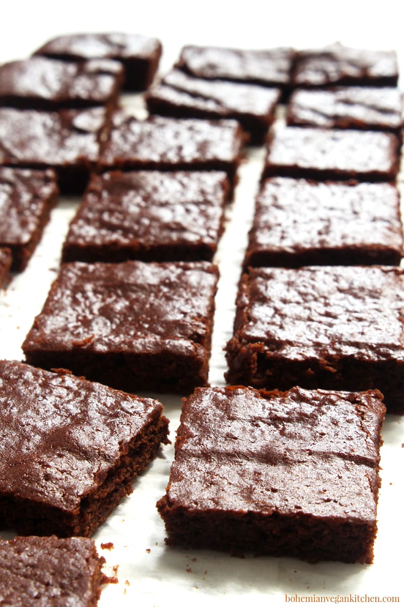 Reward yourself today with these fudgy, moist, and QUICK vegan pumpkin brownies! Taking only 10 min prep and 15 min to bake, these brownies are the MESSIAH of the conventional brownie, because they bring in the heavenly taste of pumpkin spice and rich cacao that is like an answer to all your brownie prayers. #veganpumpkinbrownies #veganpumpkinbrownieseasy #veganpumpkinbrownieshealthy #veganpumpkinrecipes #veganbrownieseasy #veganbrownies #bohemianvegankitchen