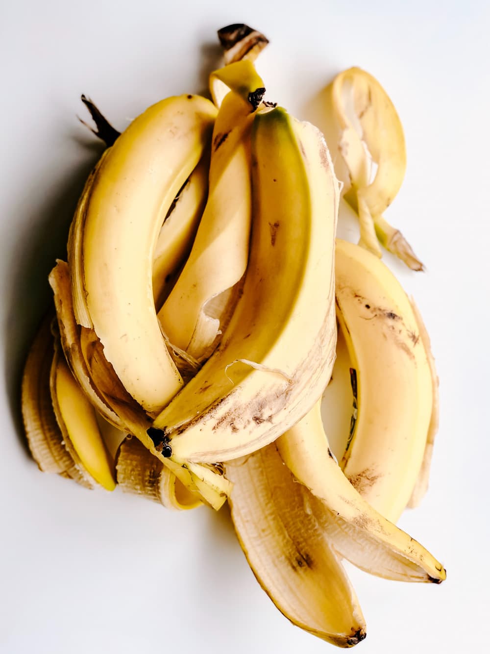 Looking for a way to use your ripe and overripe bananas? Check out this list of 20 amazing vegan banana recipes and monkey around in the kitchen! #veganbananarecipes #veganbananarecipeshealthy #veganbananarecipeseasy #veganbananarecipesglutenfree #veganbananarecipesoverripe #bohemianvegankitchen 