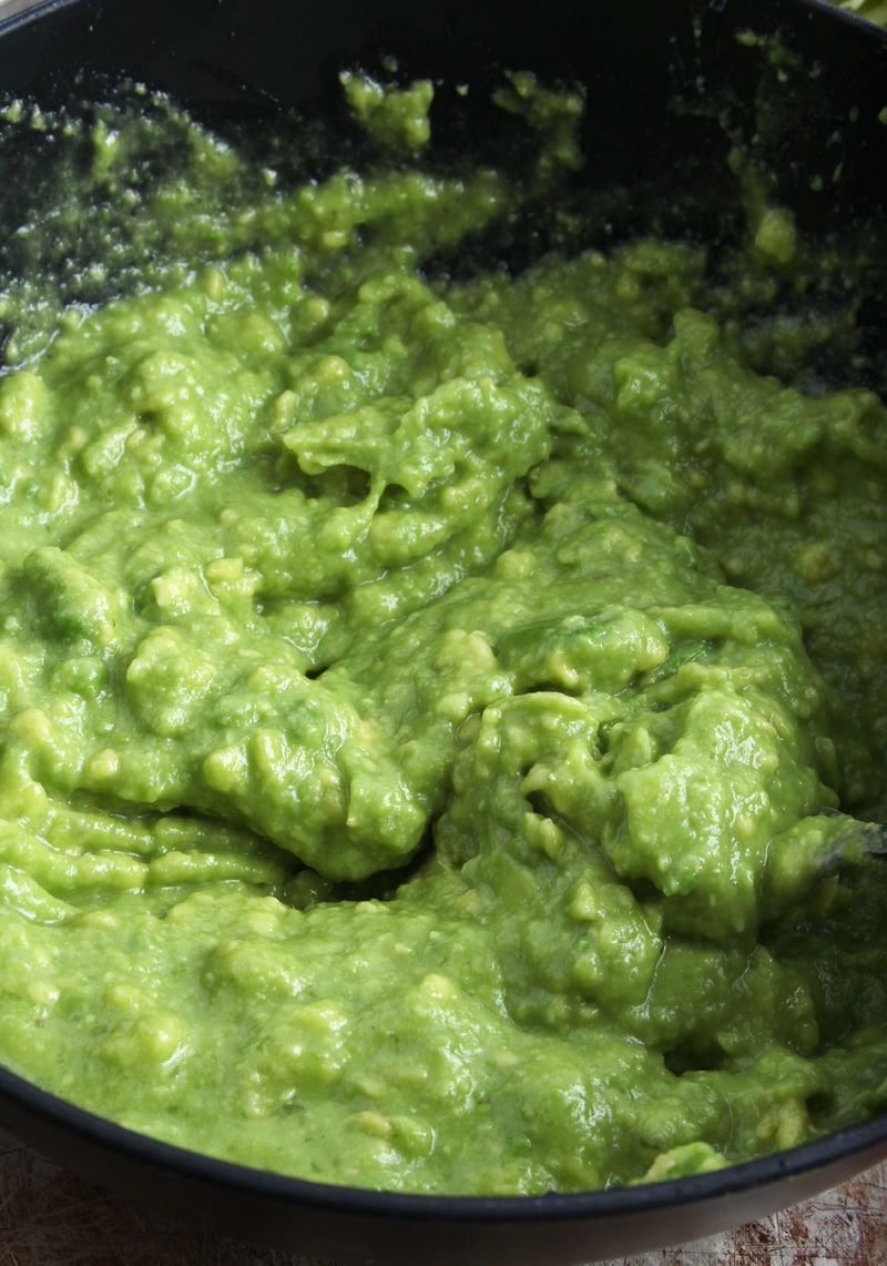 Picture of fresh green guacamole.