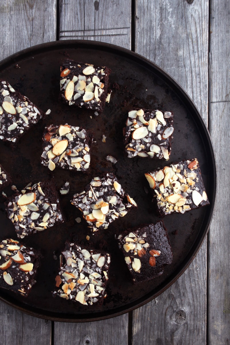picture of a tray with almond joy brownie squares. 