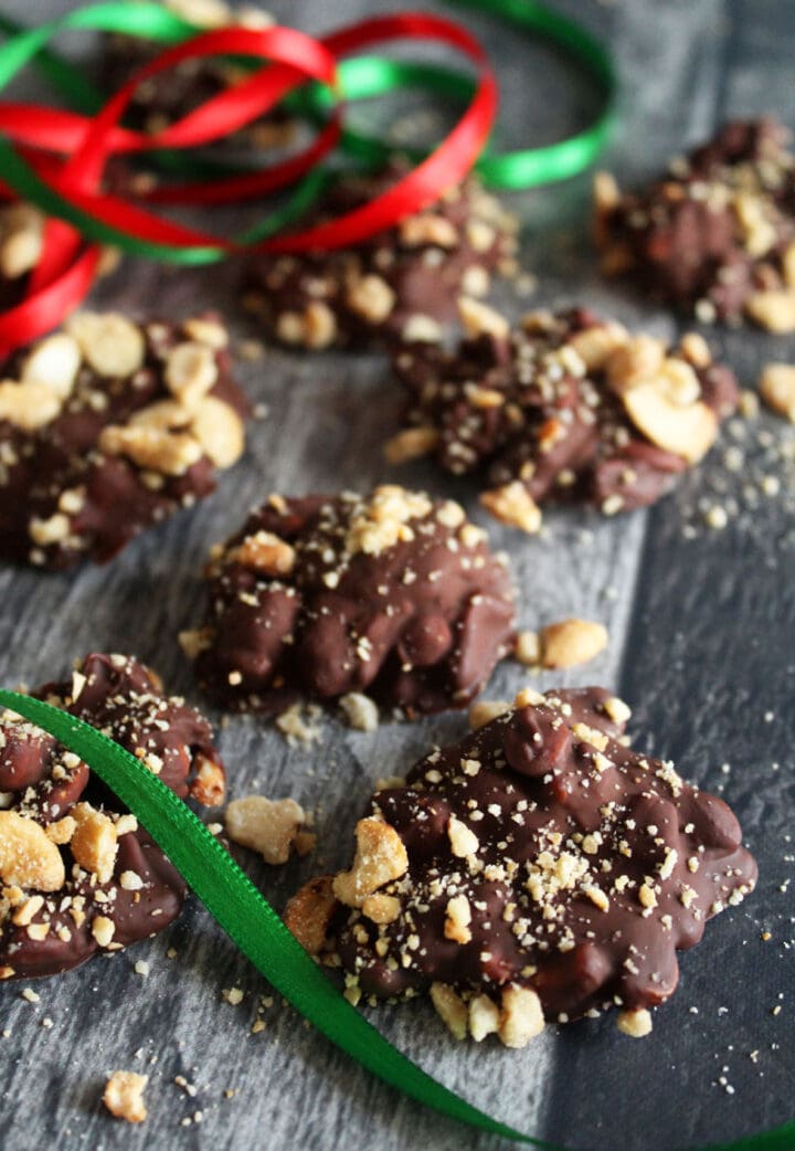 picture of these easy vegan chocolate cashew clusters, made in 5 minutes! 
