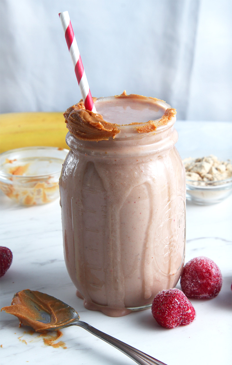 picture of finished peanut butter and jelly protein smoothie